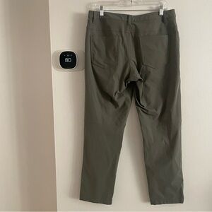 Lululemon ABC Classic fit Men's Olive Green Pants size 32